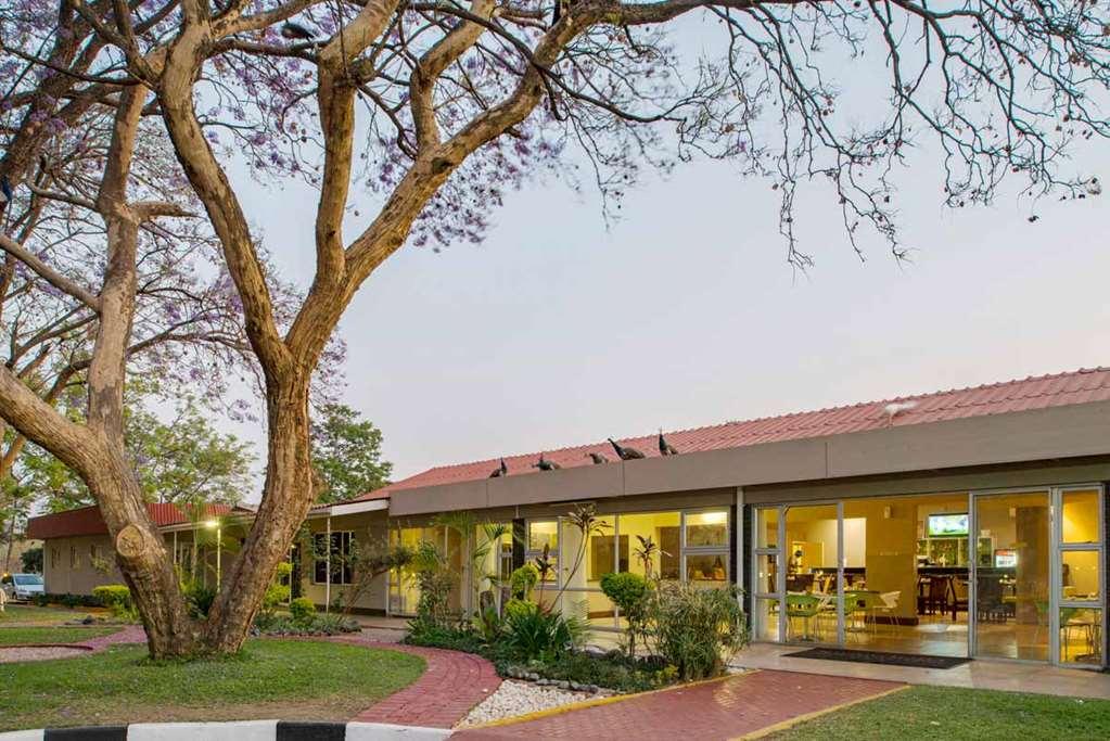 Kadoma Hotel & Conference Centre Bagian luar foto