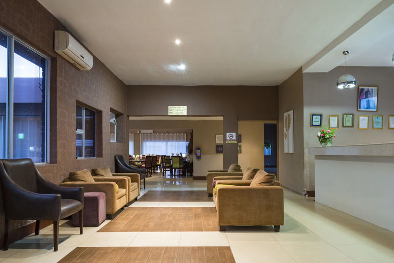 Kadoma Hotel & Conference Centre Bagian luar foto