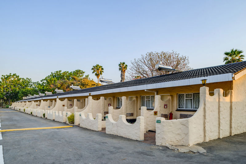Kadoma Hotel & Conference Centre Bagian luar foto