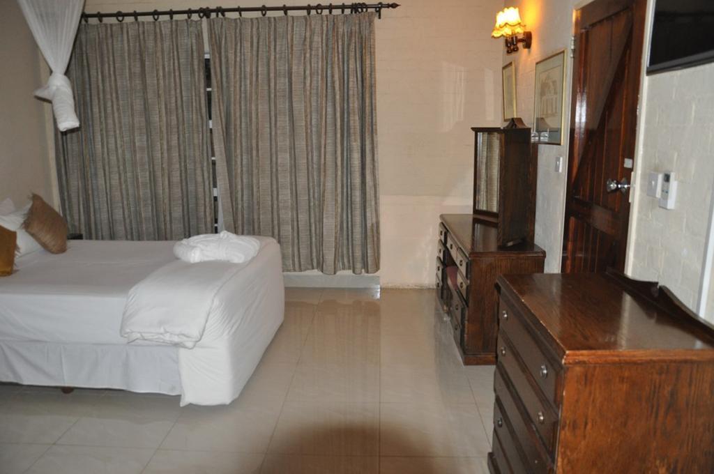 Kadoma Hotel & Conference Centre Bagian luar foto