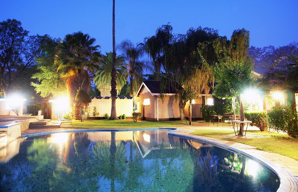 Kadoma Hotel & Conference Centre Bagian luar foto