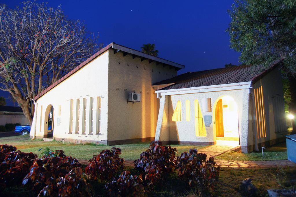 Kadoma Hotel & Conference Centre Bagian luar foto