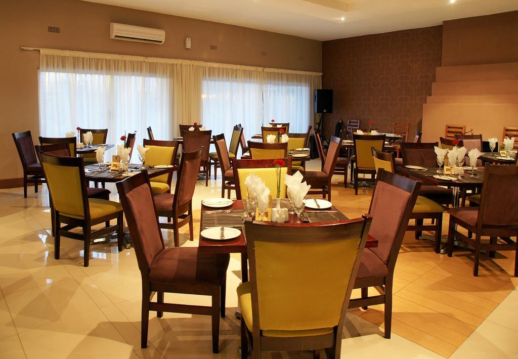 Kadoma Hotel & Conference Centre Bagian luar foto