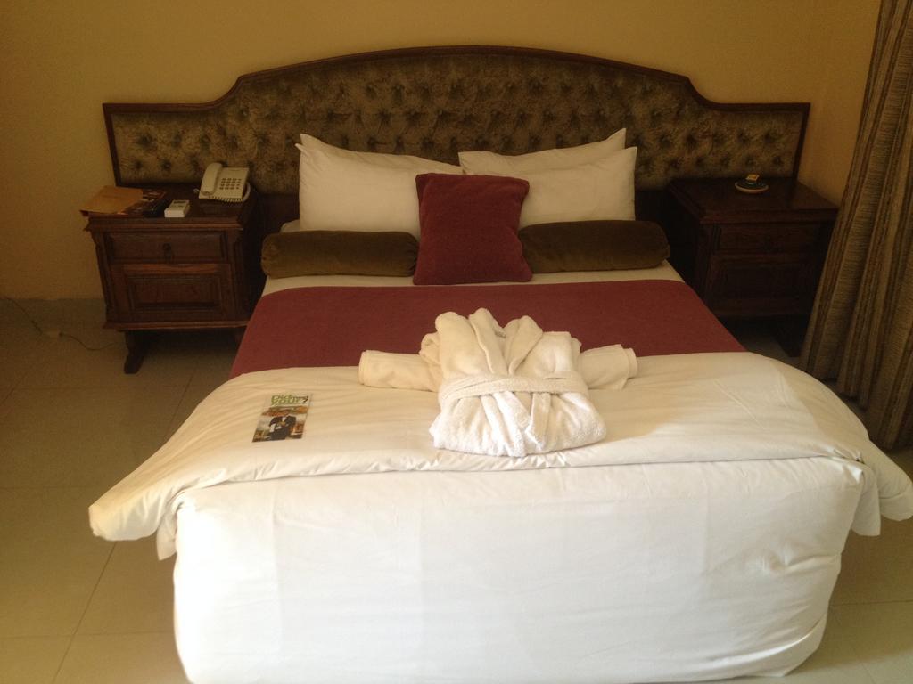 Kadoma Hotel & Conference Centre Bagian luar foto