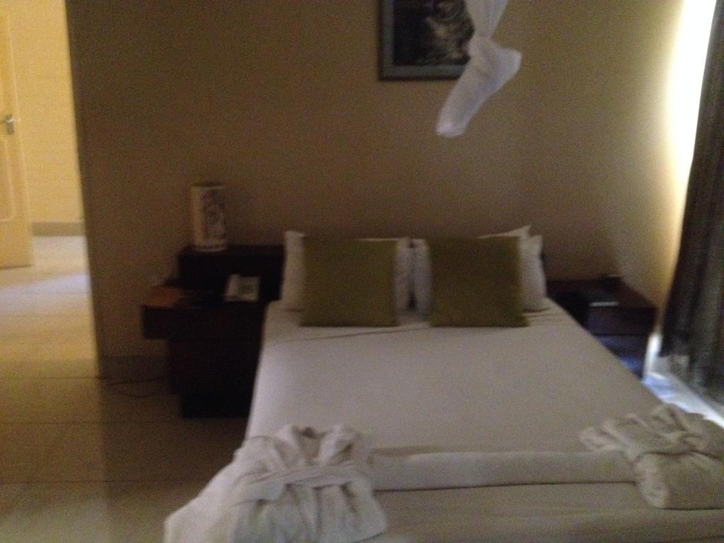 Kadoma Hotel & Conference Centre Bagian luar foto