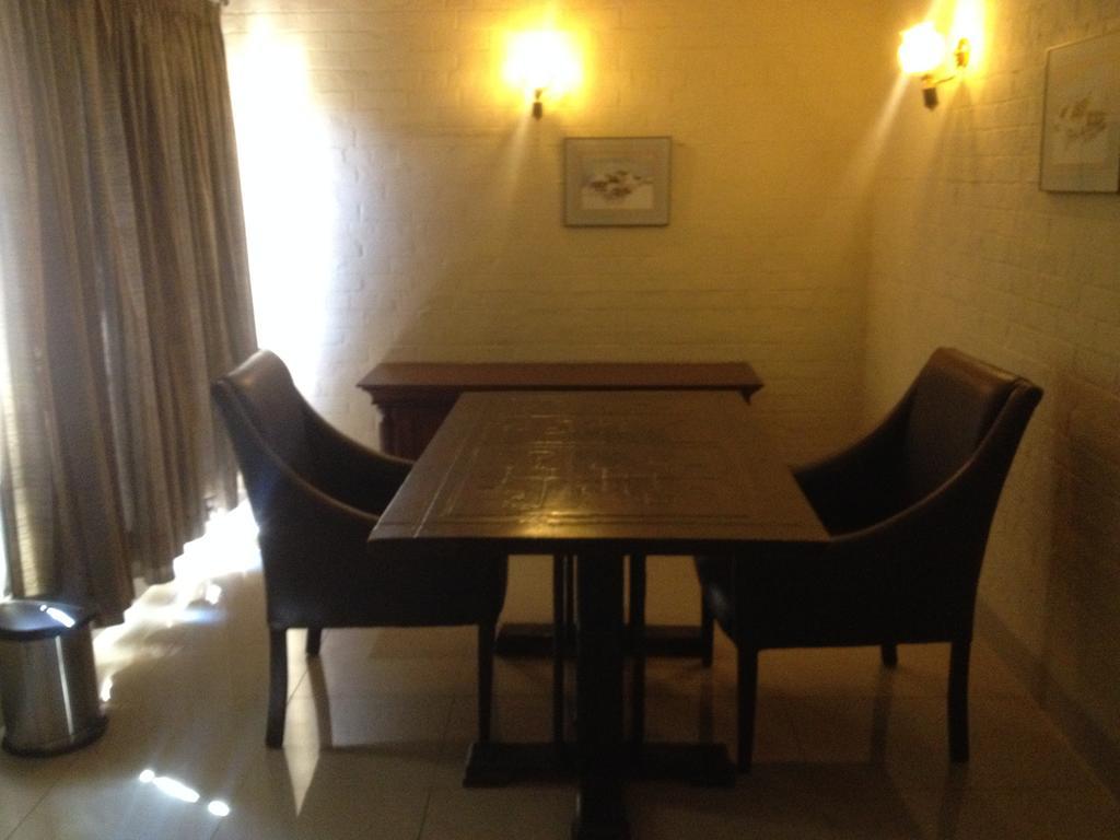 Kadoma Hotel & Conference Centre Bagian luar foto