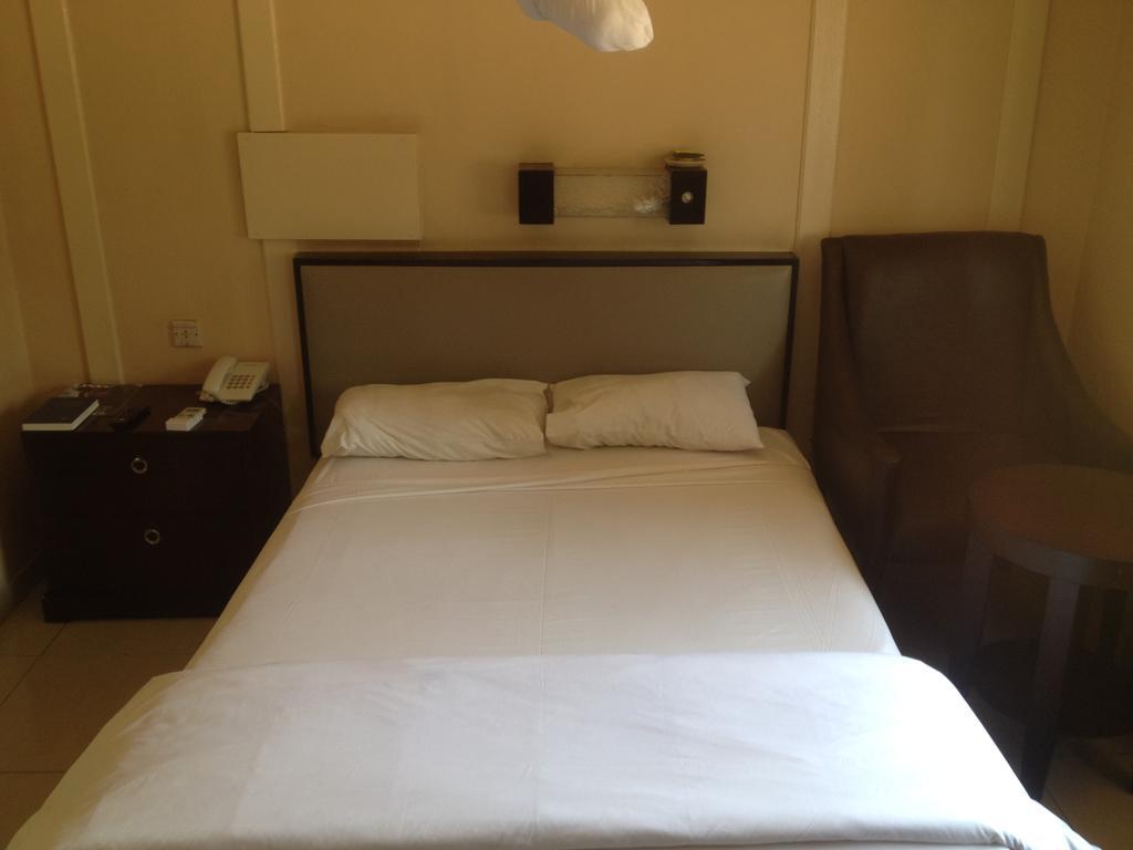 Kadoma Hotel & Conference Centre Bagian luar foto