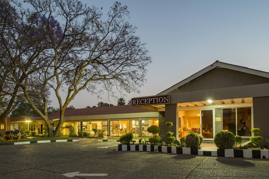 Kadoma Hotel & Conference Centre Bagian luar foto