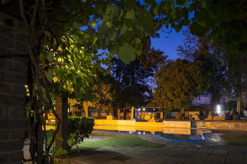 Kadoma Hotel & Conference Centre Bagian luar foto
