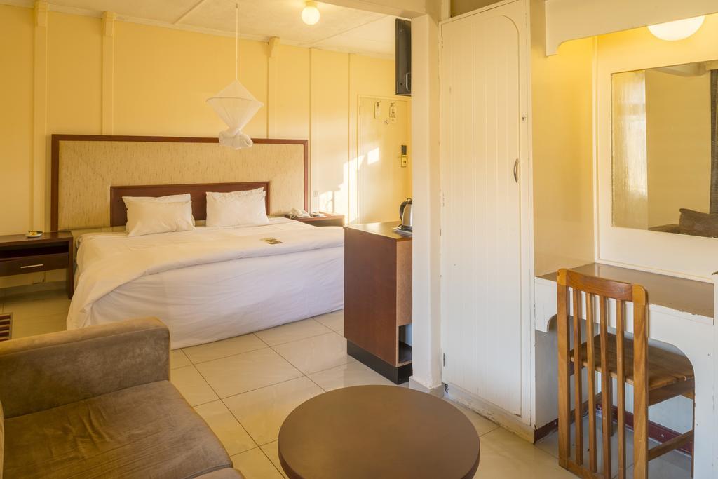Kadoma Hotel & Conference Centre Bagian luar foto