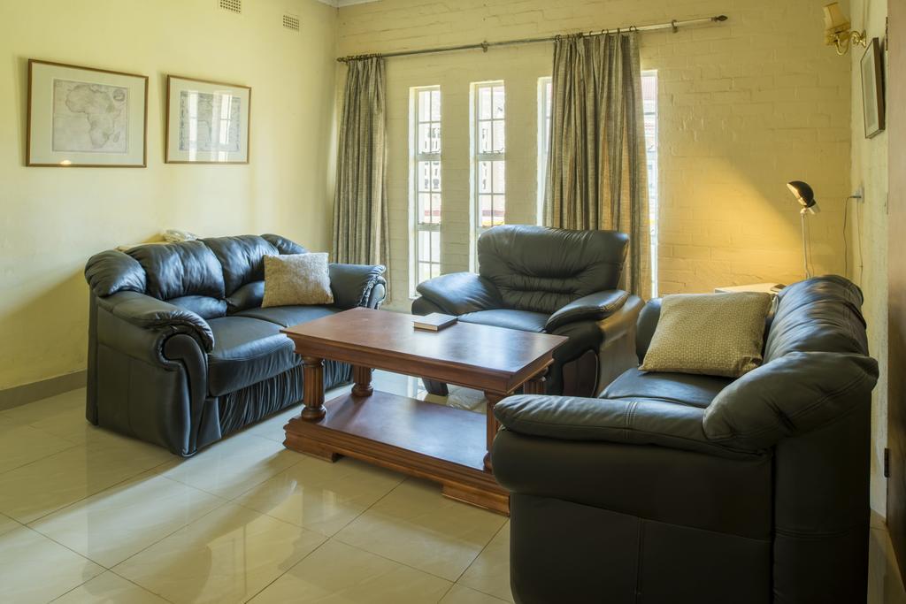 Kadoma Hotel & Conference Centre Bagian luar foto