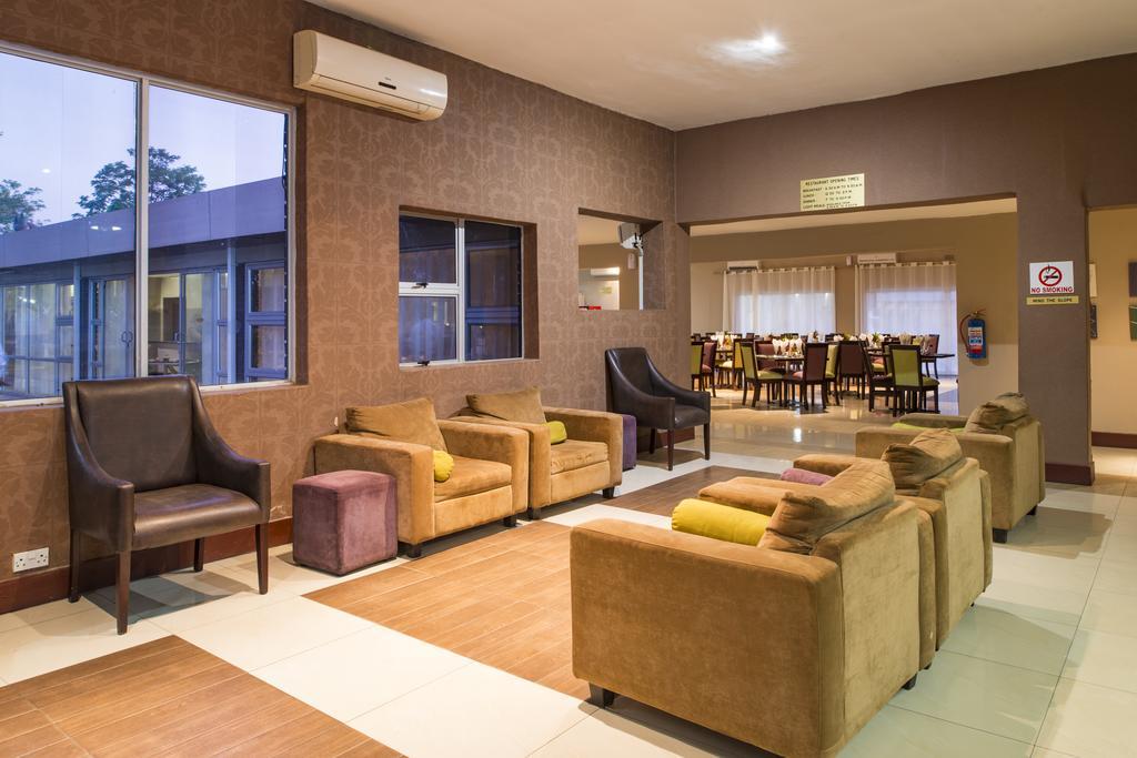 Kadoma Hotel & Conference Centre Bagian luar foto
