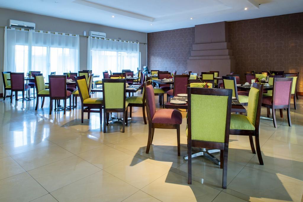 Kadoma Hotel & Conference Centre Bagian luar foto