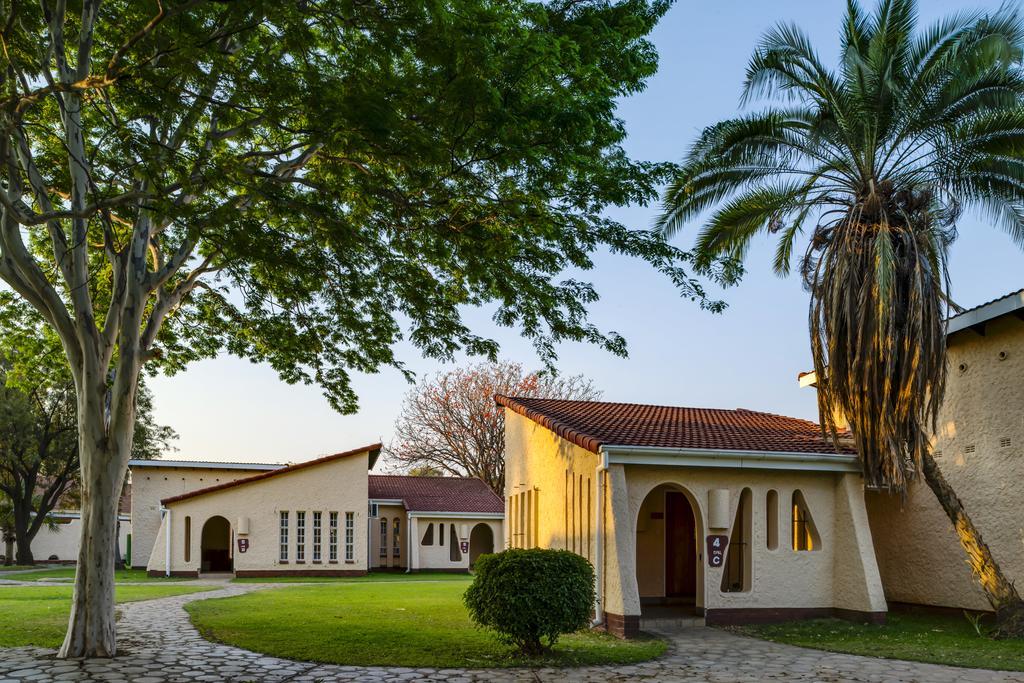 Kadoma Hotel & Conference Centre Bagian luar foto